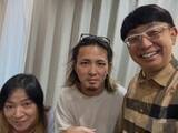 「ジャガー横田の医者夫、イケメン息子との家族ショット公開「甘えるジャガーさんほんとに可愛く愛くるしい」」の画像1