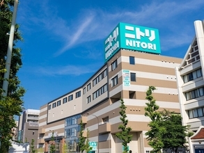 「大掃除シーズンに大活躍しそう！」ニトリの「肘までカバーできるポリ手袋」に反響。399円で手軽にストレス解消