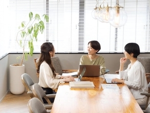 「なぜまた受け直すのか」31歳女性、新卒入社の会社へアルムナイ採用で年収100万アップも明かした葛藤