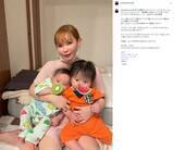 「「大変だけど幸せ時間」中川翔子、“登ってきてすりすり”両手に双子！ 「こりゃ～しょこたんママも大変」」の画像2