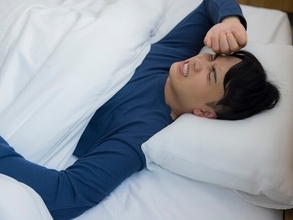 「そもそもお金がないから実家暮らしをしている」30歳男性、年収20万円。恋人はいるが貯金なしの現実