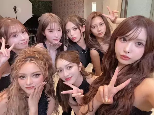 「爆美女すぎる」伊藤桃々、『egg』復刊後の初期メン集合に「みんな綺麗に大人になってて感動した」反響