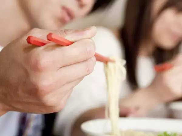 「毎年3～4回タダで満腹になれる」年収1300万円・40歳男性の食事券優待ベストバイ銘柄