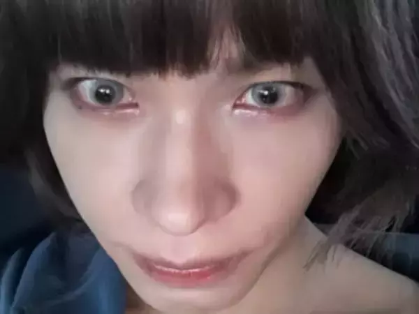 「ばちくそ美女」上田竜也、美デコルテ際立つ姿に「綺麗なお姉様でしかない」「何故その髪型でカッコいい」反響