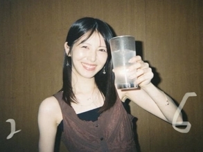 「ますます可愛く」浜辺美波、26歳の誕生日を吉岡里帆も祝福！ 「美しすぎる」「発光してるわ」