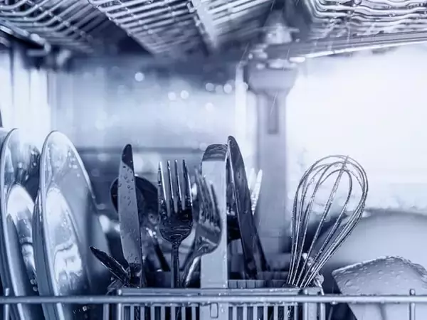 Q. 食洗機から食器を取り出すと水滴が残りがちです。完全に乾かす方法はあるのでしょうか