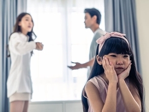 自己評価が低く、人間関係が苦手に？ 「夫婦げんかが激しい家庭」の子が抱える心身の弊害【医師が解説】