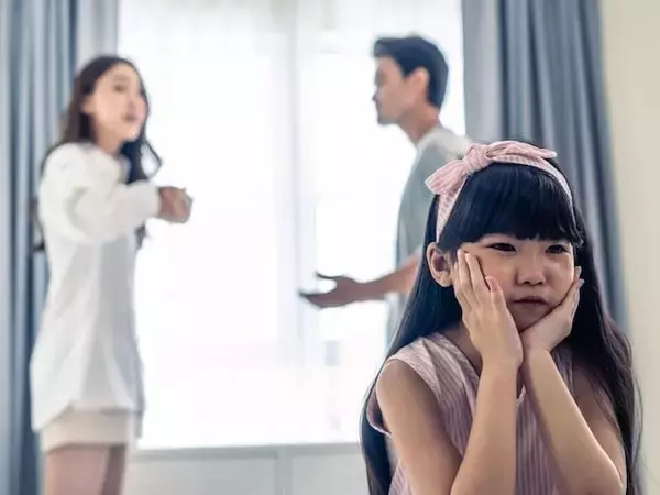 自己評価が低く、人間関係が苦手に？ 「夫婦げんかが激しい家庭」の子が抱える心身の弊害【医師が解説】
