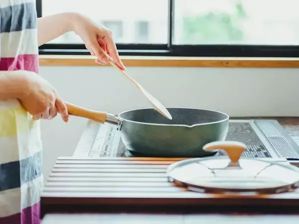 「物価高でも値段が変わらず、使い勝手がいい」40歳専業主婦が重宝している“かさまし食材”と節約テク