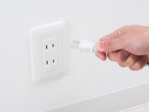 Q.コンセントから抜いておかないと電気代がかさむ家電製品はありますか？【専門家が解説】