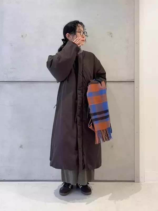 「【やってはいけない1月のNGコーデ】老け見えの原因は「着ぶくれ」!? 大人が避けたいポイント3つ」の画像