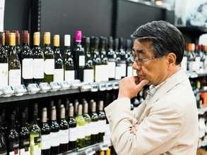金融資産1億円でも「スーパーを歩き回り値段ウォッチ」65歳男性が大切にしている老後のお金のこと