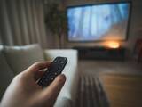 「「大スクリーンで最高の体験」超短焦点プロジェクターで自宅を映画館に。42歳男性の買ってよかったもの」の画像1
