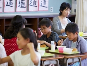 「不登校はペナルティー？」給食費無償化の盲点、“食べられない子”への支援から外れる自治体も