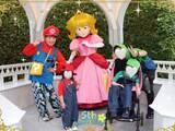 「「全員が子供に見える（笑）」柳原可奈子、USJでのマリオコス家族ショット！ 「ぱぱさんもノリが良くて」」の画像1