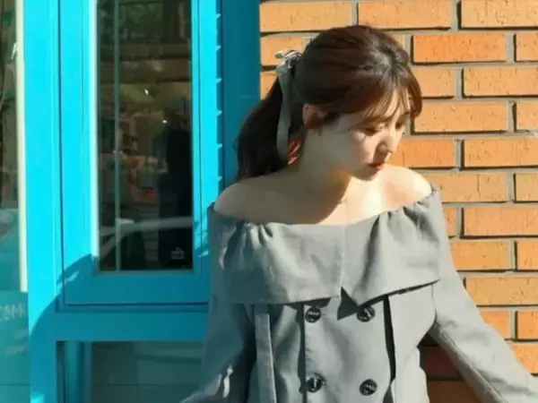 人気モデル、韓国で肩出しの美脚ショット公開！ 「ほとんど知られていないが、脚が長くてとても美しい」
