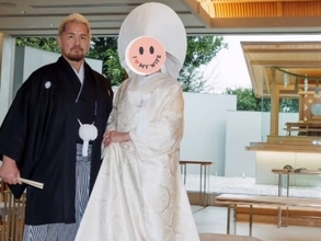 「実は昨晩から大喧嘩しました」人気プロレスラーの妻、結婚1周年を報告！ 「奥さまも長身」「幸せそう」