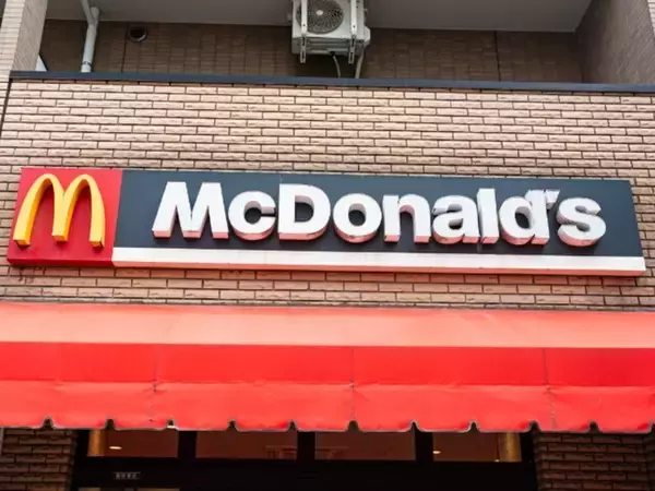 「絶対に真似しないでください」マクドナルド、ロナウジーニョの神業動画に反響！ 「色んな意味でヤバい」