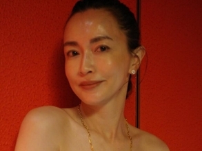 「肌見せ最高」長谷川京子、“久しぶりにオシャレして”肩出しスタイル披露「スタイル抜群でとっても素敵」
