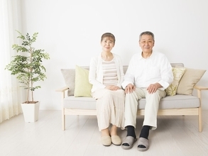 65歳以上の年金生活者夫婦の「211万円の壁」とは？手取り額に大きな差も？