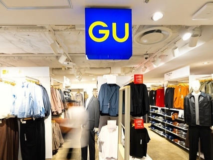 「私のサイズがあるといいな」GU×rokhの新作シューズが発売前から好評。リボンディテールにファン殺到