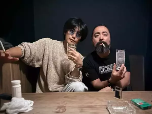 「えぐイケメン彼氏すぎだろ」赤西仁、“2週間ぶりの彼女”とのツーショット公開「彼女めっちゃ濃ゆい」