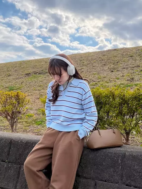 「【ユニクロ】顔色も気分もぱっと明るく！きれい色ニットでつくる「大人の春のカジュアルコーデ」3選」の画像