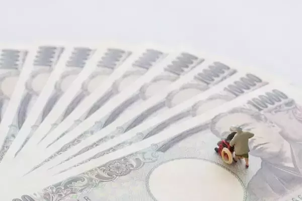 50代の男性です。障害等級1級の障害年金を受給しながら働く場合、在職老齢年金による年収制限はありますか？