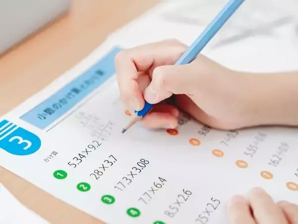 「答えは合っているのにバツ…」計算の順序や漢字の書き順、学校の採点はどこまで厳しくすべき？