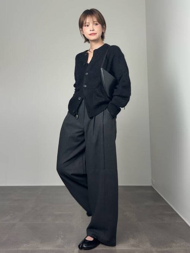【ユニクロ】40代はおしゃれ見えする「限定コレクション」が狙い目！ 旬デザインの秋冬パンツコーデ3選