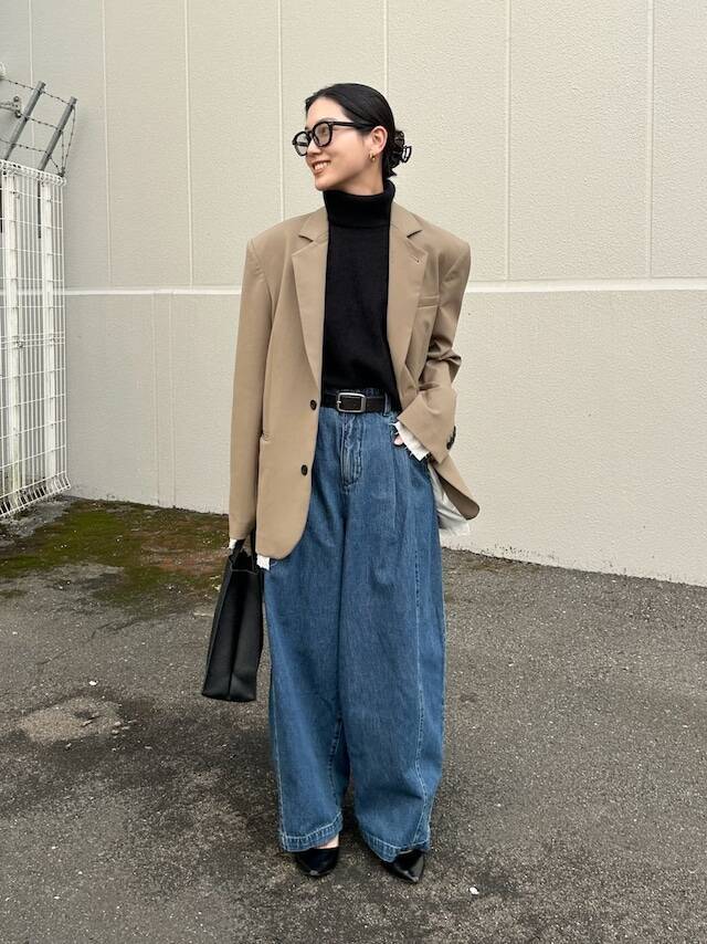 【ユニクロ】40代はおしゃれ見えする「限定コレクション」が狙い目！ 旬デザインの秋冬パンツコーデ3選