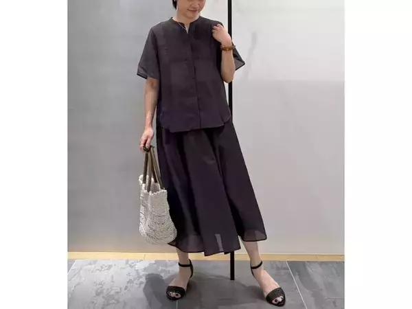 「3首見せ」できゃしゃな印象をプラス！ 暑い日もすっきり見えがかなう「40代のセットアップ」コーデ
