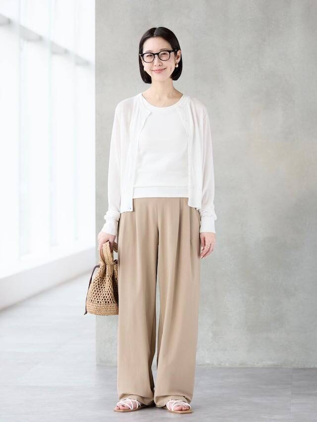 夏に大活躍の2990円パンツ！【ユニクロ】楽ちんワイドパンツでつくる「40代のきれいめ夏コーデ」3選