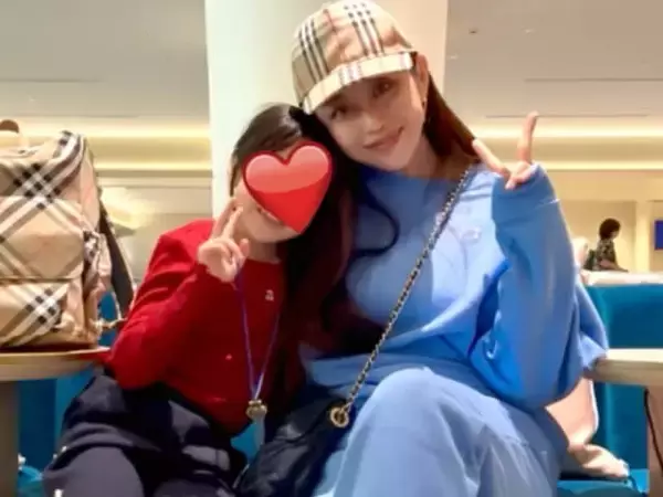 PINKY、ファーストクラス？ 娘との豪華なタイ旅行の機内ショット公開「フライト中のいつものルーティンは」