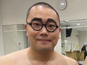 「岡部ってこんな毛深いの？」人気芸人の素肌に驚きの声。「体毛濃いなー」「着痩せするの？」