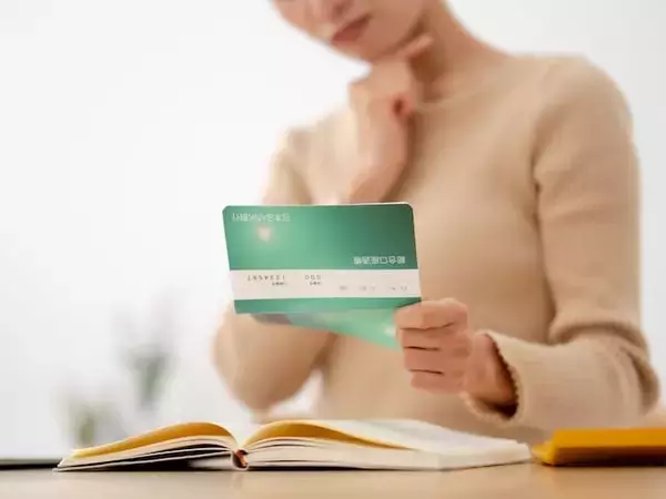 夫の扶養から外れ、年収が180万円まで上がると将来の年金はいくら増える？