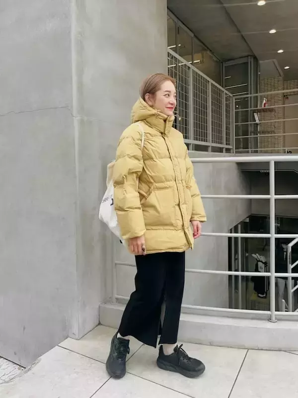 「2026年1月は「イエロー」で運気アップ！ 上級者感あふれる「差し色コーディネート」4選」の画像