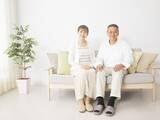 「70代夫婦、夫が年金220万円のみ、妻が年金110万円＋パート収入140万円なら確定申告は不要になる？」の画像1