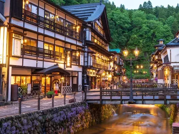 山形県で「外国人観光客にすすめたい温泉地」ランキング！ 2位「銀山温泉」を抑えた1位は？ 【2025年調査】