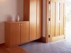 玄関のニオイ、来客は気付いてる！ 「玄関が臭う家」の3つの特徴と即効対策法3選