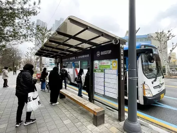 バス車内でお茶をぐびぐび……だけじゃない、海外旅行で「日本人」がやらかす笑えないマナー違反