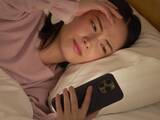 「スマホやSNS依存は「ドーパミン中毒」？ 隠れた本当の原因と対処法【脳科学者が解説】」の画像1