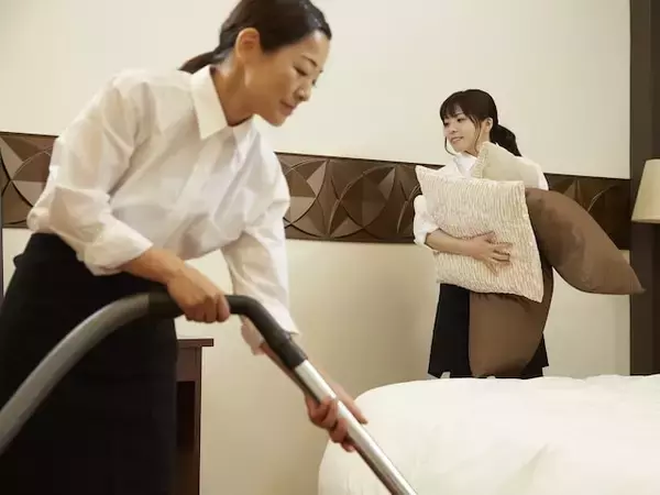 ホテル清掃のパートで年収130万円。夫の定年後、扶養の範囲で働いているけど、私は社会保険に入るべき？