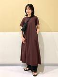 「2990円の万能ワンピ！【ユニクロ】楽ちんで涼しいTシャツワンピでつくる「40代の着回し夏コーデ」3選」の画像3