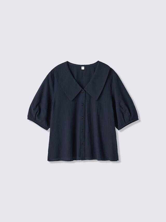 顔まわりが華やかにキマる！【GU】1990円「ビッグカラーブラウス」でつくる40代の大人かわいいコーデ