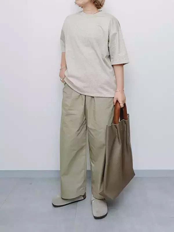 「【無印良品】暑い夏でも涼しく着られる！ 40代向け「夏のおしゃれカジュアルコーデ」3選」の画像