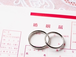 「もう無理」50歳で“5歳年下・イケメン・高収入夫”と結婚したのに……女友達がハマった「落とし穴」
