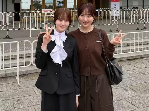 「すごい大きくなってる！」本田望結、妹・紗来の明治大学入学ショット公開「美人姉妹」「顔がそっくりすぎて」