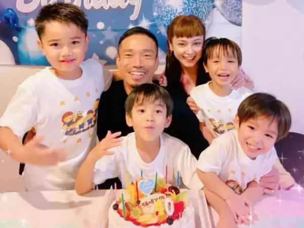 「イケメンパラダイスやん」平愛梨、夫・長友佑都の誕生日をイケメン息子たちとお祝い！ 「全員美男美女」