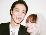 「「美男美女すぎる、、」新婚の美人双子モデル、おしゃれなウエディングフォトに反響「幸せオーラが眩しい」」の画像1